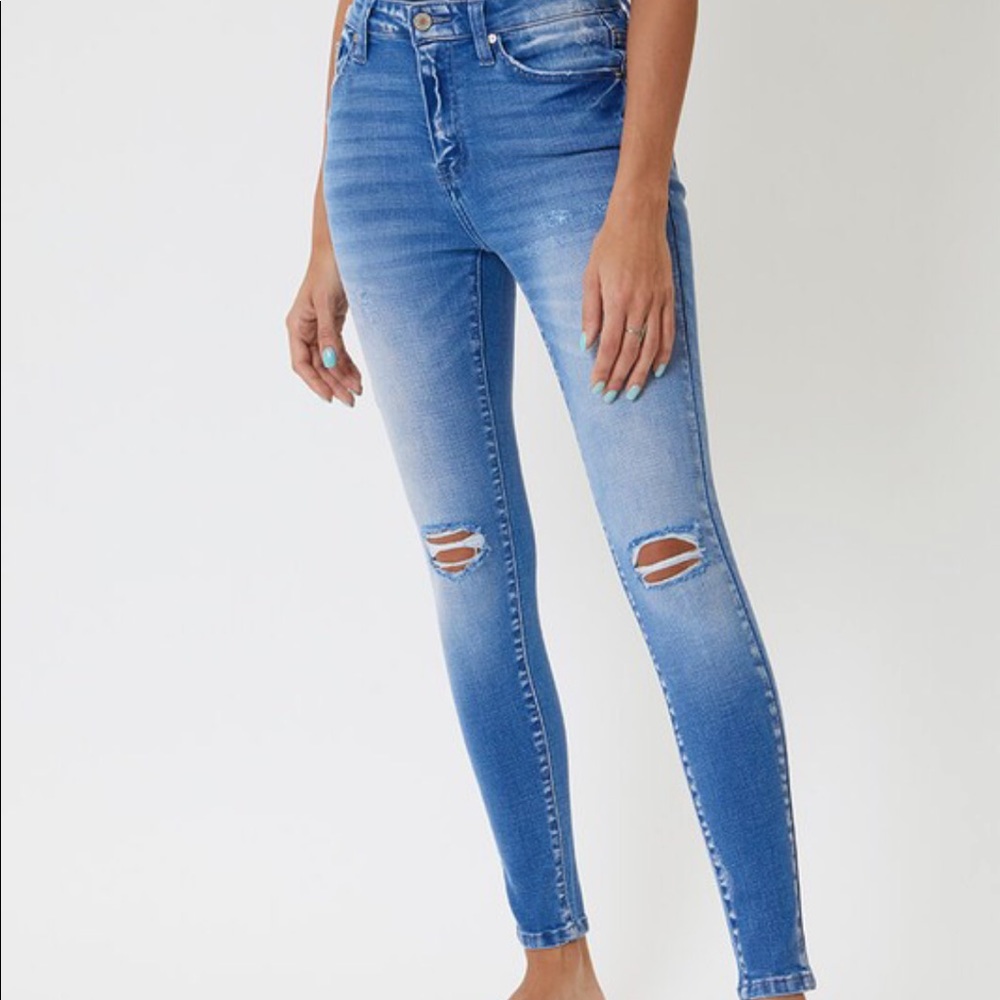 NWT: Kan Can High Rise Distressed Skinny Jeans